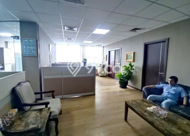 Untuk Dijual Komersial di Kebayoran Lama Jakarta Selatan LT 208m2 / LB 522m2 Untuk Dijual Komersial di Kebayoran Lama Jakarta Selatan LT 208m2 / LB 522m2