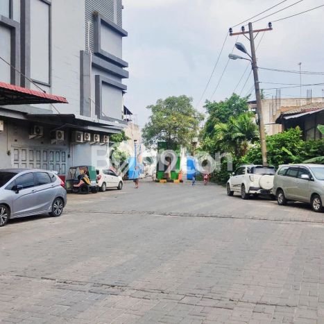 Area Ramai! Ruko Dijual di Medan Barat untuk Bisnis Luas Bangunan 180m2 Area Ramai! Ruko Dijual di Medan Barat untuk Bisnis Luas Bangunan 180m2