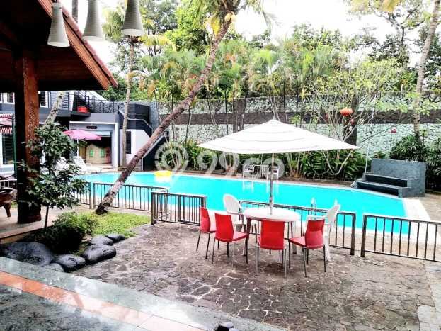 Hunian Elit LB 925m2 Siap Pakai Desain Elegan di Cipadu, Tangerang Hunian Elit LB 925m2 Siap Pakai Desain Elegan di Cipadu, Tangerang