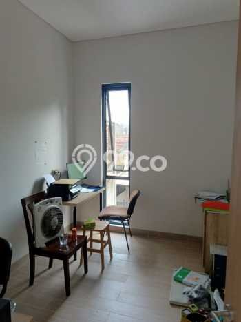 Rumah Modern 3 KT di BSD Nusaloka Tangerang Semi Furnished Rumah Modern 3 KT di BSD Nusaloka Tangerang Semi Furnished