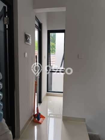 Rumah Modern 3 KT di BSD Nusaloka Tangerang Semi Furnished Rumah Modern 3 KT di BSD Nusaloka Tangerang Semi Furnished