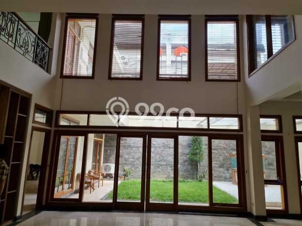 Jual Rumah Mewah Megah Dengan View Eksklusif di Setra Duta, Bandung Jual Rumah Mewah Megah Dengan View Eksklusif di Setra Duta, Bandung