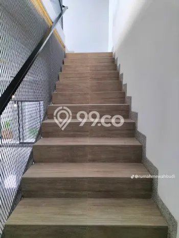 Rumah Elit Modern Tanpa Renovasi di Setiabudi Bandung Rumah Elit Modern Tanpa Renovasi di Setiabudi Bandung