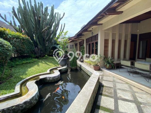Rumah Elit LB 296m2 Siap Huni Desain Elegan di Geger Kalong, Bandung Rumah Elit LB 296m2 Siap Huni Desain Elegan di Geger Kalong, Bandung