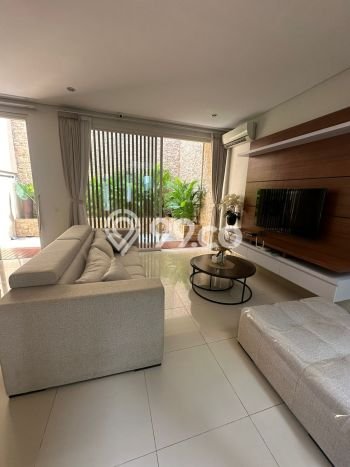 Dijual Cepat Rumah dengan 5 Kamar Tidur dan 4 Kamar Mandi di Kawasan Denpasar Utara, Denpasar Dijual Cepat Rumah dengan 5 Kamar Tidur dan 4 Kamar Mandi di Kawasan Denpasar Utara, Denpasar