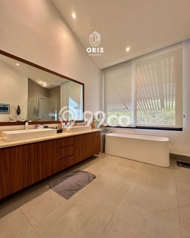 Ready to Use! Luxury House LT 306m2 Desain Elegan di Kemang Ready to Use! Luxury House LT 306m2 Desain Elegan di Kemang