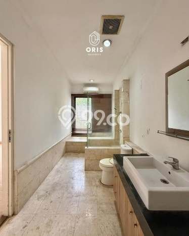 LOKASI STRATEGIS! Vila di , Area 706m2m², Akses ke pusat kota LOKASI STRATEGIS! Vila di , Area 706m2m², Akses ke pusat kota