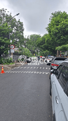 Hunian Elit LB 437m2 Siap Pakai Desain Elegan di Pulomas, Jakarta Timur Hunian Elit LB 437m2 Siap Pakai Desain Elegan di Pulomas, Jakarta Timur