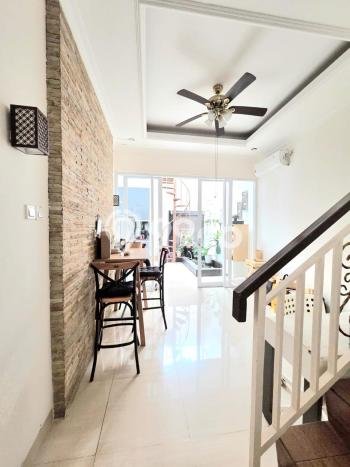 Dijual Rumah Mewah Elegan Dengan View Eksklusif di Cibubur, Jakarta Timur Dijual Rumah Mewah Elegan Dengan View Eksklusif di Cibubur, Jakarta Timur