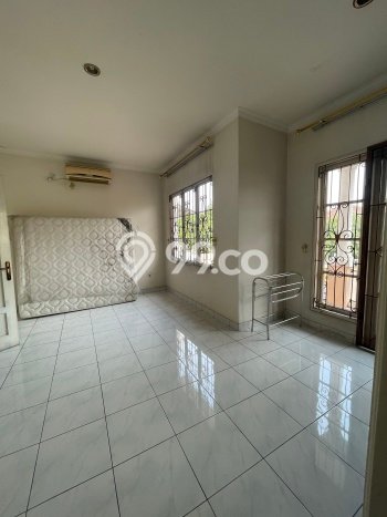 Rumah Mewah LB 400m2 Siap Pakai Desain Elegan di Kota Wisata, Bogor Rumah Mewah LB 400m2 Siap Pakai Desain Elegan di Kota Wisata, Bogor