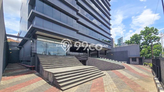 Unit Kantor Dijual di Jakarta Selatan LT 965m2 & LB 4000m2 Unit Kantor Dijual di Jakarta Selatan LT 965m2 & LB 4000m2