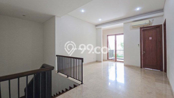 Dijual Rumah Luas Elegan Dengan View Eksklusif di Kemang, Jakarta Selatan Dijual Rumah Luas Elegan Dengan View Eksklusif di Kemang, Jakarta Selatan