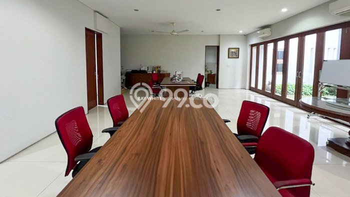 Hunian Mewah Siap Huni LT 328m2 di Kebayoran Baru, Jakarta Selatan Hunian Mewah Siap Huni LT 328m2 di Kebayoran Baru, Jakarta Selatan