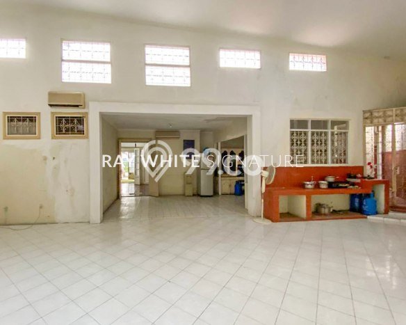 Siap Huni Rumah Mewah 4 Kamar di Menteng Dekat ke Mana Pun Siap Huni Rumah Mewah 4 Kamar di Menteng Dekat ke Mana Pun