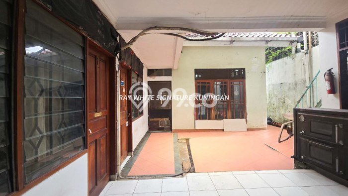 For Sale! Luxury House LT 254m2 Desain Modern di Guntur For Sale! Luxury House LT 254m2 Desain Modern di Guntur