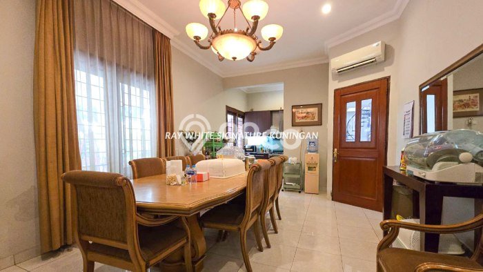 Rumah Eksklusif Siap Huni LT 1861m2 di Cilandak, Jakarta Selatan Rumah Eksklusif Siap Huni LT 1861m2 di Cilandak, Jakarta Selatan