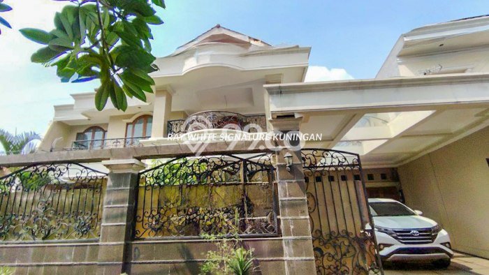 Siap Huni Rumah Mewah 5 Kamar di Kebayoran Baru Dekat ke Mana Pun Siap Huni Rumah Mewah 5 Kamar di Kebayoran Baru Dekat ke Mana Pun