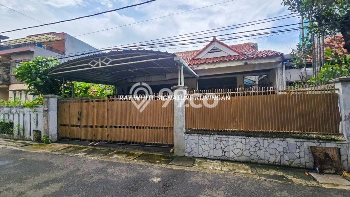 For Sale! Luxury House LT 254m2 Desain Modern di Guntur For Sale! Luxury House LT 254m2 Desain Modern di Guntur