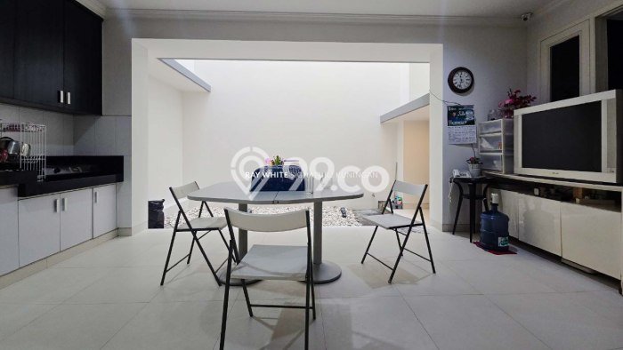 For Sale! Luxury House LT 540m2 Desain Elegan di Mega Kuningan For Sale! Luxury House LT 540m2 Desain Elegan di Mega Kuningan