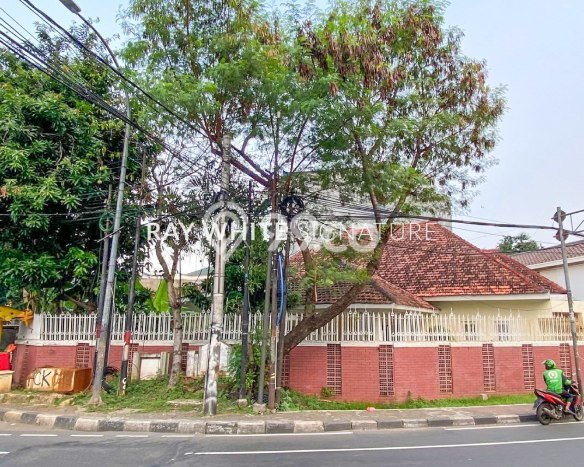 Siap Huni Rumah Mewah 4 Kamar di Menteng Dekat ke Mana Pun Siap Huni Rumah Mewah 4 Kamar di Menteng Dekat ke Mana Pun