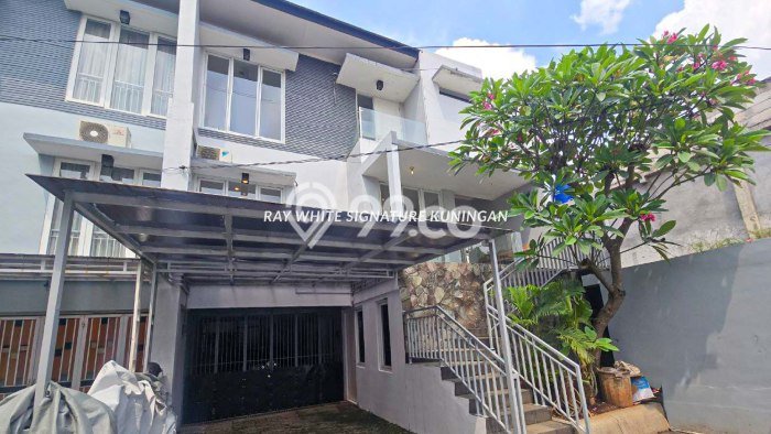 Rumah Mewah Dijual LT 140m2 di Cilandak, Jakarta Selatan Rumah Mewah Dijual LT 140m2 di Cilandak, Jakarta Selatan