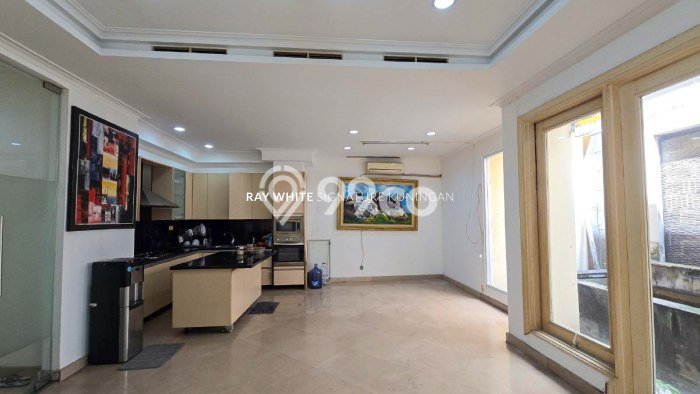 Hunian Mewah LB 274m2 Siap Pakai Desain Elegan di Setiabudi, Jakarta Selatan Hunian Mewah LB 274m2 Siap Pakai Desain Elegan di Setiabudi, Jakarta Selatan