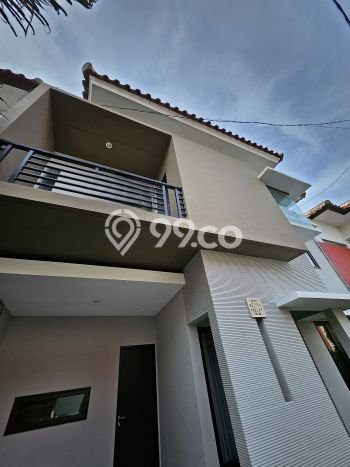 Disewakan! Rumah 3 Kamar Tidur &
4 Kamar Mandi di Kerobokan, Badung Disewakan! Rumah 3 Kamar Tidur &
4 Kamar Mandi di Kerobokan, Badung