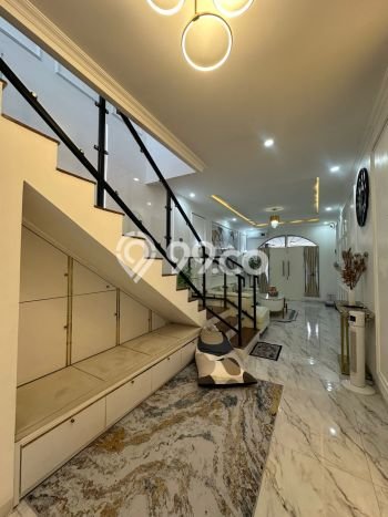 Jual Rumah Luas Megah Dengan View Cantik di Kemanggisan, Jakarta Barat Jual Rumah Luas Megah Dengan View Cantik di Kemanggisan, Jakarta Barat