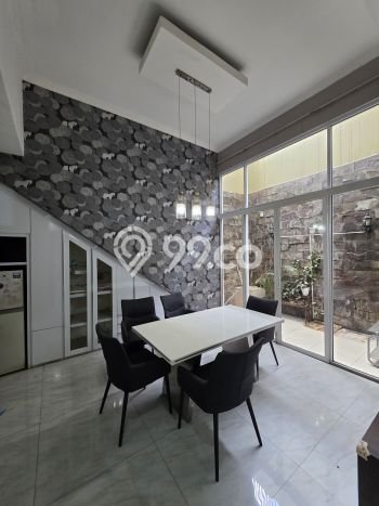 Rumah Disewakan Tangerang LT 240m2 LB 380m2 Area Gading Serpong Rumah Disewakan Tangerang LT 240m2 LB 380m2 Area Gading Serpong