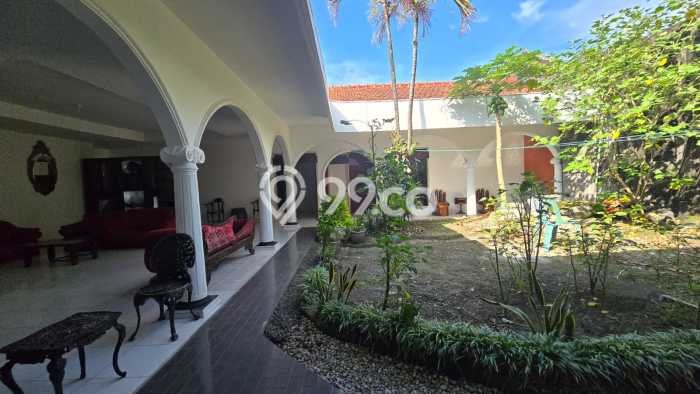 Unit Ruko Dijual di Laweyan Solo 300m2 Unit Ruko Dijual di Laweyan Solo 300m2