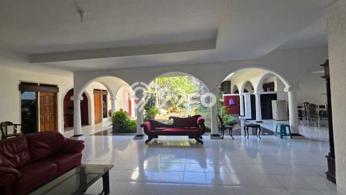 Unit Ruko Dijual di Laweyan Solo 300m2 Unit Ruko Dijual di Laweyan Solo 300m2