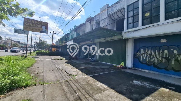 Ruko untuk disewa di Kasihan punya LT 161m2 & LB 320m2 harga sewa kompetitif Ruko untuk disewa di Kasihan punya LT 161m2 & LB 320m2 harga sewa kompetitif