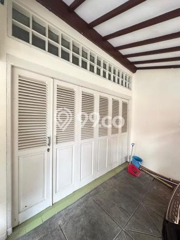 Rumah Kontrakan Jakarta Selatan LT 224m2 LB 250m2 Kawasan Sektor 2 - Bintaro Rumah Kontrakan Jakarta Selatan LT 224m2 LB 250m2 Kawasan Sektor 2 - Bintaro