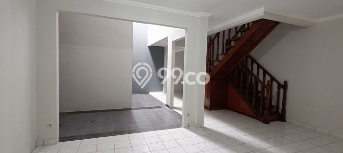 Disewakan! Rumah 5 Kamar Tidur &
3 Kamar Mandi di BSD, Tangerang Disewakan! Rumah 5 Kamar Tidur &
3 Kamar Mandi di BSD, Tangerang