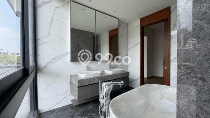 Rumah Mewah LB 465m2 Siap Huni Desain Elegan di BSD City, Tangerang Rumah Mewah LB 465m2 Siap Huni Desain Elegan di BSD City, Tangerang