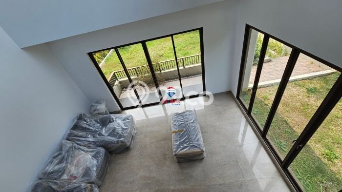 Vila Kawasan , Ukuran 420m2m², Kawasan Tenang untuk hunian Vila Kawasan , Ukuran 420m2m², Kawasan Tenang untuk hunian