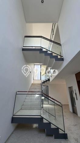 Rumah Mewah LB 465m2 Siap Huni Desain Elegan di BSD City, Tangerang Rumah Mewah LB 465m2 Siap Huni Desain Elegan di BSD City, Tangerang