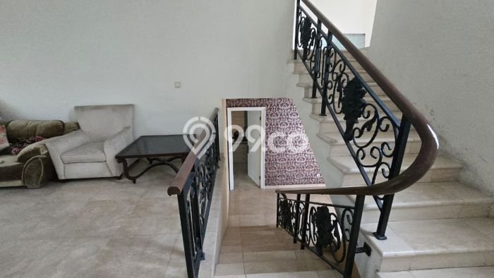 Rumah Sewa Tangerang LT 300m2 LB 450m2 Area Gading Serpong Rumah Sewa Tangerang LT 300m2 LB 450m2 Area Gading Serpong