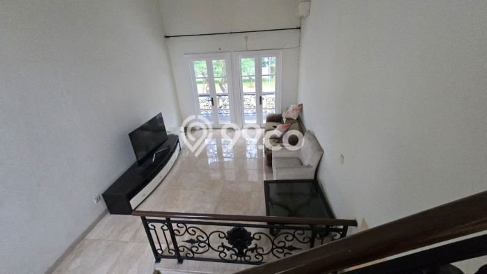 Rumah Sewa Tangerang LT 300m2 LB 450m2 Area Gading Serpong Rumah Sewa Tangerang LT 300m2 LB 450m2 Area Gading Serpong