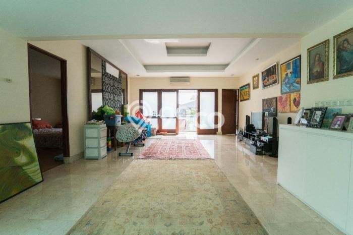 Sewa Rumah Strategis LT 550m2 / LB 400m2 di Pondok Indah, Jakarta Selatan Sewa Rumah Strategis LT 550m2 / LB 400m2 di Pondok Indah, Jakarta Selatan