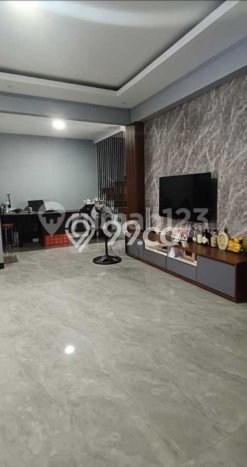 Hunian Mewah LB 180m2 Siap Huni Desain Elegan di Serpong Regency Melati Mas, Tangerang Selatan Hunian Mewah LB 180m2 Siap Huni Desain Elegan di Serpong Regency Melati Mas, Tangerang Selatan