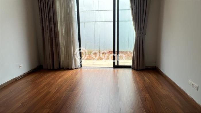LOKASI STRATEGIS! Rumah di Cisauk, Dekat Stasiun, 5 KT, Luas 336m2m² Bangunan 418m2m² LOKASI STRATEGIS! Rumah di Cisauk, Dekat Stasiun, 5 KT, Luas 336m2m² Bangunan 418m2m²