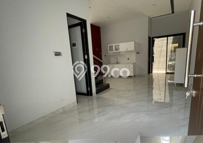 Rumah Berkelas 4 KT 5 KM di Kompleks Cluster , Surabaya Rumah Berkelas 4 KT 5 KM di Kompleks Cluster , Surabaya
