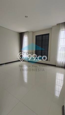 KESEMPATAN TERBAIK! Rumah Nyaman area Babatan, Luas 162m² Bangunan 300m² KESEMPATAN TERBAIK! Rumah Nyaman area Babatan, Luas 162m² Bangunan 300m²