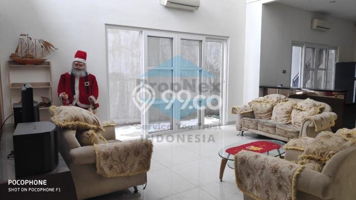 Rumah Terawat area Pakuwon City, Surabaya, LT 333m2m², Luas Bangunan 450m2m² Rumah Terawat area Pakuwon City, Surabaya, LT 333m2m², Luas Bangunan 450m2m²