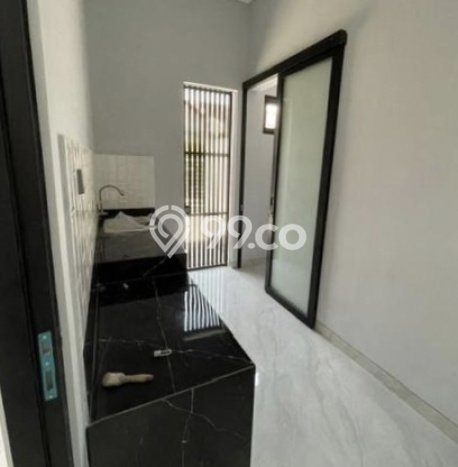 Rumah Berkelas 4 KT 5 KM di Kompleks Cluster , Surabaya Rumah Berkelas 4 KT 5 KM di Kompleks Cluster , Surabaya