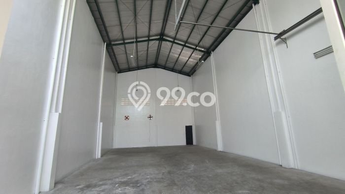 Disewakan Gudang di Kawasan Ramai Daan Mogot Luas 203m2 Disewakan Gudang di Kawasan Ramai Daan Mogot Luas 203m2