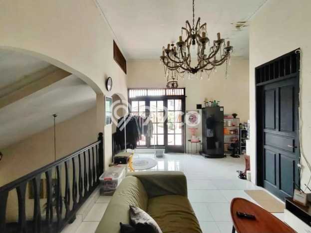 Hunian Mewah LB 258m2 Siap Pakai Desain Elegan di Bintaro, Tangerang Selatan Hunian Mewah LB 258m2 Siap Pakai Desain Elegan di Bintaro, Tangerang Selatan