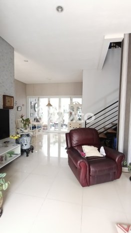 Rumah Strategis Modern Lb 160m2 di BSD, Tangerang Selatan Rumah Strategis Modern Lb 160m2 di BSD, Tangerang Selatan