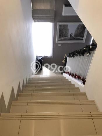 Rumah Modern 2 KT di BSD City Tangerang Full Furnished Rumah Modern 2 KT di BSD City Tangerang Full Furnished